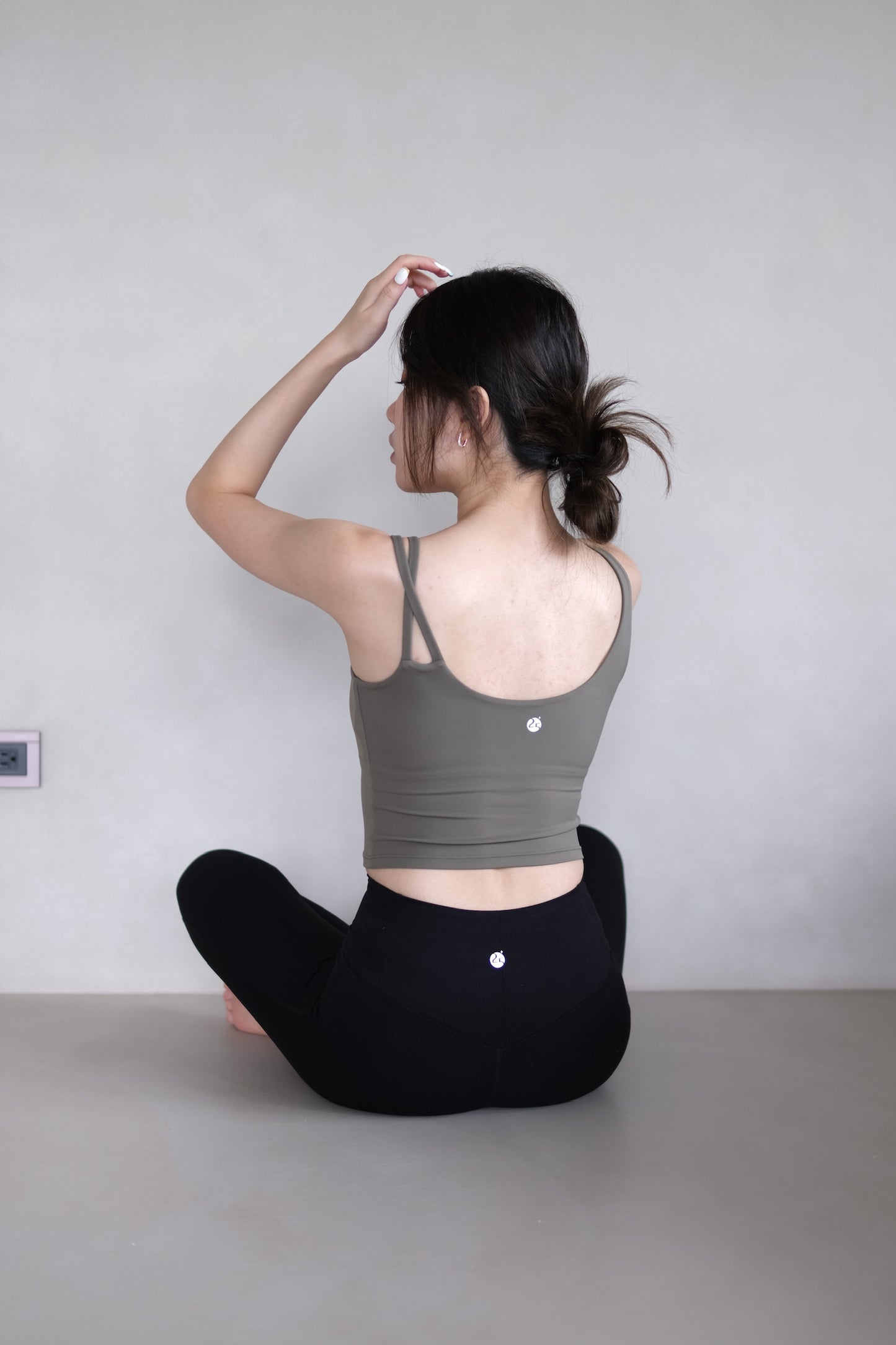 預購 / 不對稱香肩遮肉肉Bra Tops