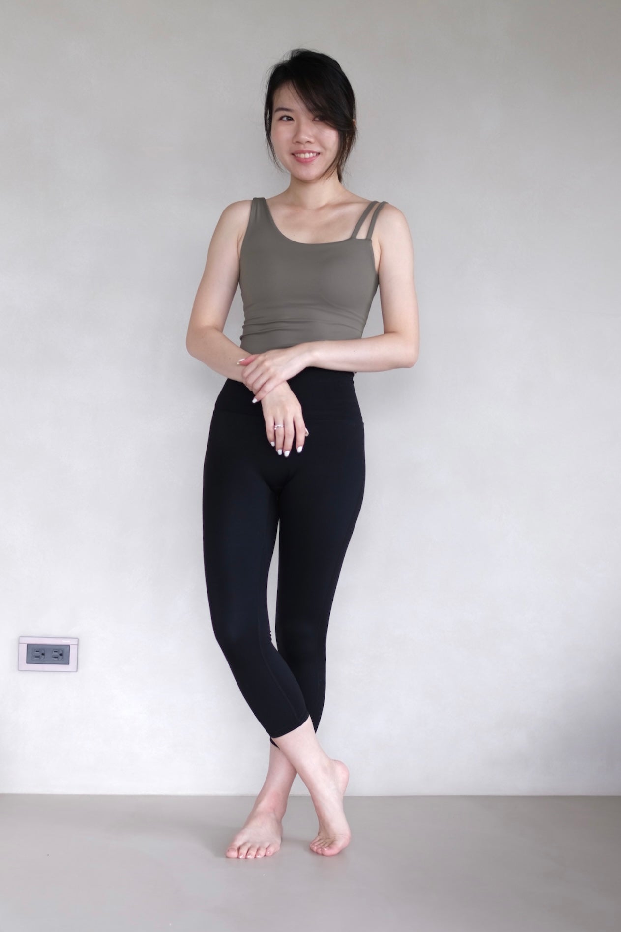預購 / 不對稱香肩遮肉肉Bra Tops