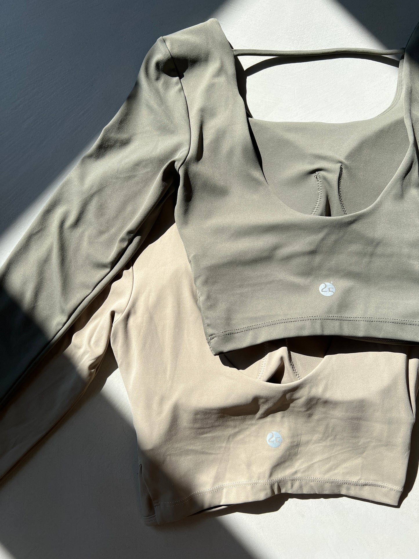 In Stock/ Autumn and winter long-sleeved front kink Bra Tops