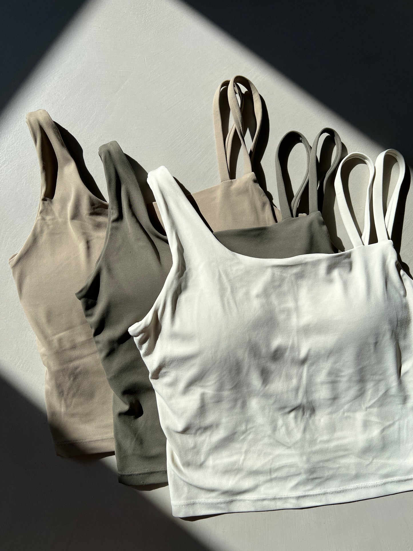 預購 / 不對稱香肩遮肉肉Bra Tops