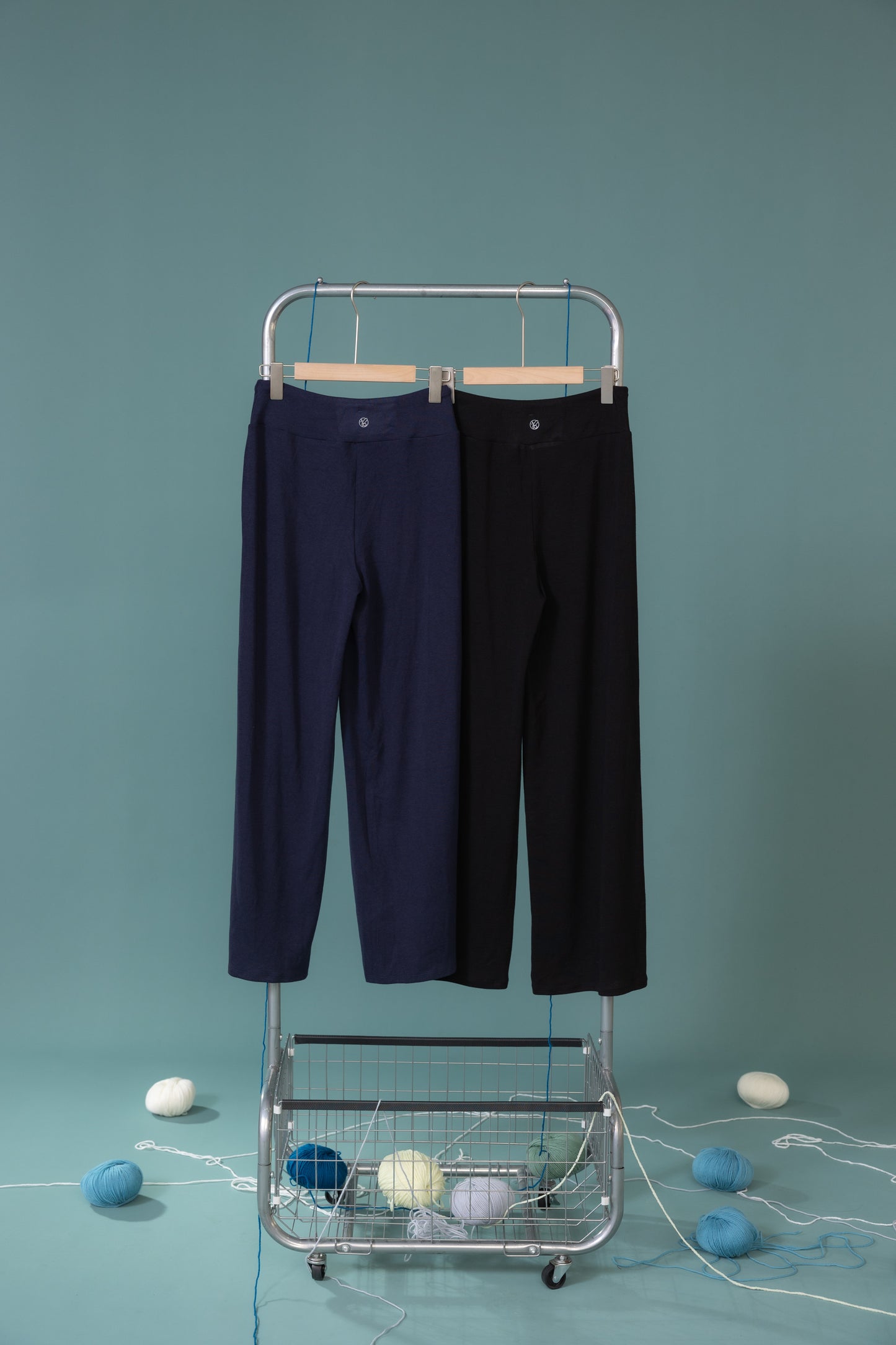 絨霧輕垂_ 長寬褲