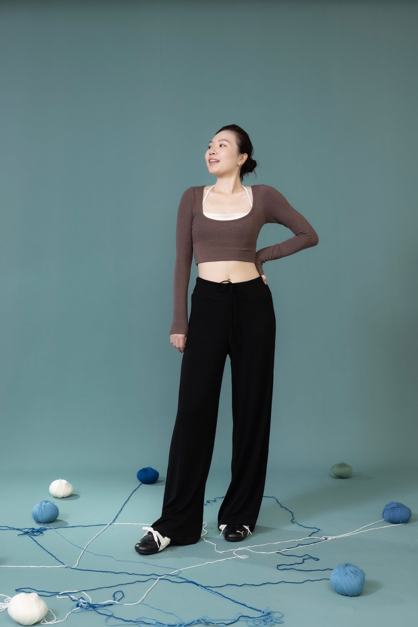 絨霧輕垂_ 長寬褲