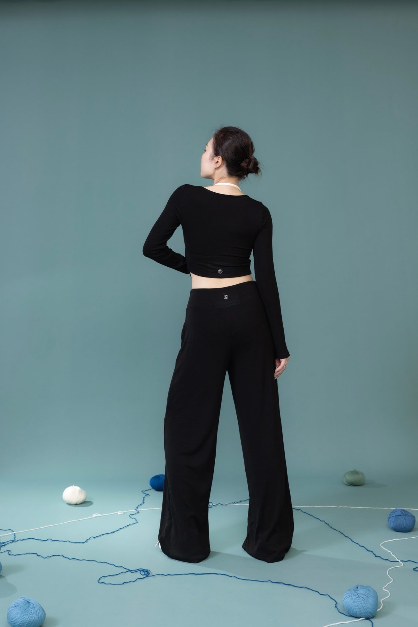 絨霧輕垂_ 長寬褲